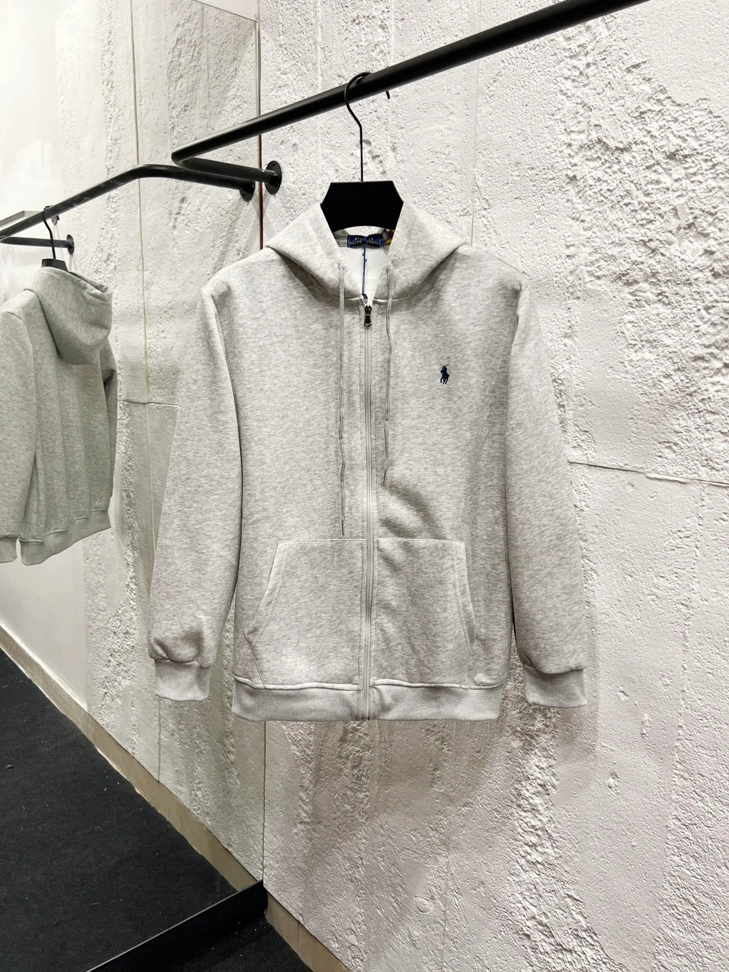 P230 Model number: T62 pure cotton zipper sweatshirt, milk white, black, navy blue, gray, four colors Size: M-90-110 catties L-110-130 catties XL-130-150 catties 2XL-150-170 catties Color: Gray
